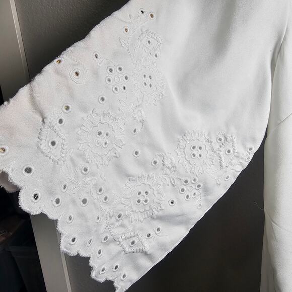 Catherines White Eyelet Embroidered Sleeve Blouse 2x - Picture 4 of 10
